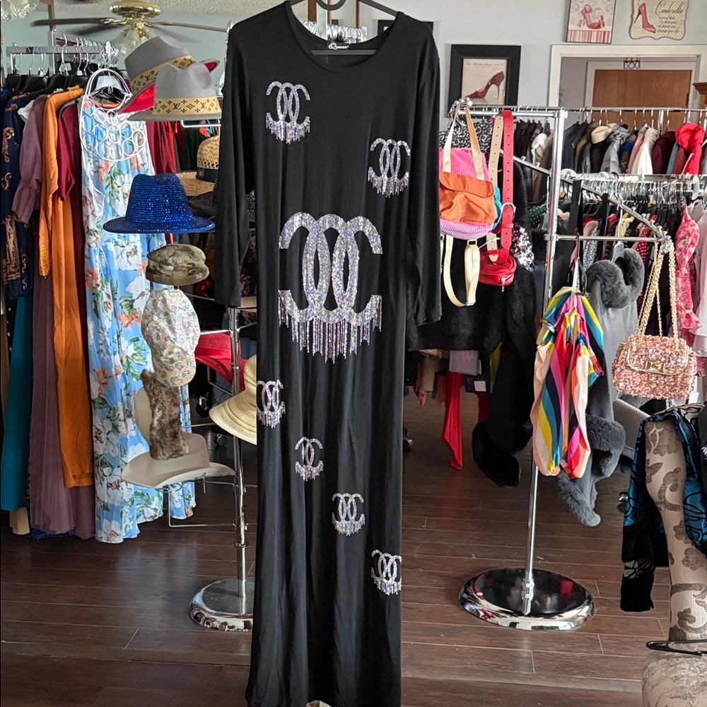 Que Black Long Sleeve Dress with Silver Details